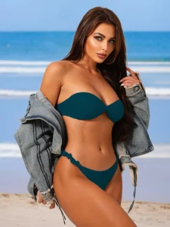 Bikini bandeau uni à volants pour la plage en été 2026