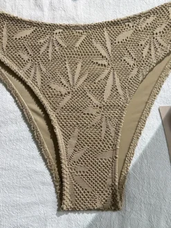 Bikini 3 pièces en dentelle crochetée à motif de feuilles avec jupe paréo