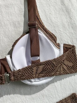 Bikini 3 pièces en dentelle crochetée à motif de feuilles avec jupe paréo
