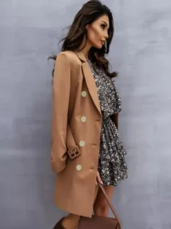 Blazer Court Femme avec Manches Longues à Col Revers Coupe Cintrée avec Boutons Unicolore