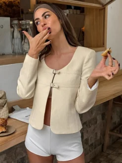 Blazer court jaune beurre pour femme - Veste élégante à boucle sur le devant et col rond - Coupe ajustée - Tenues pour un rendez-vous galant 2026