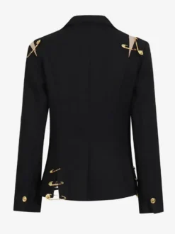 Blazer femme coupe slim orné d'une épingle à nourrice dorée revers cranté un bouton.