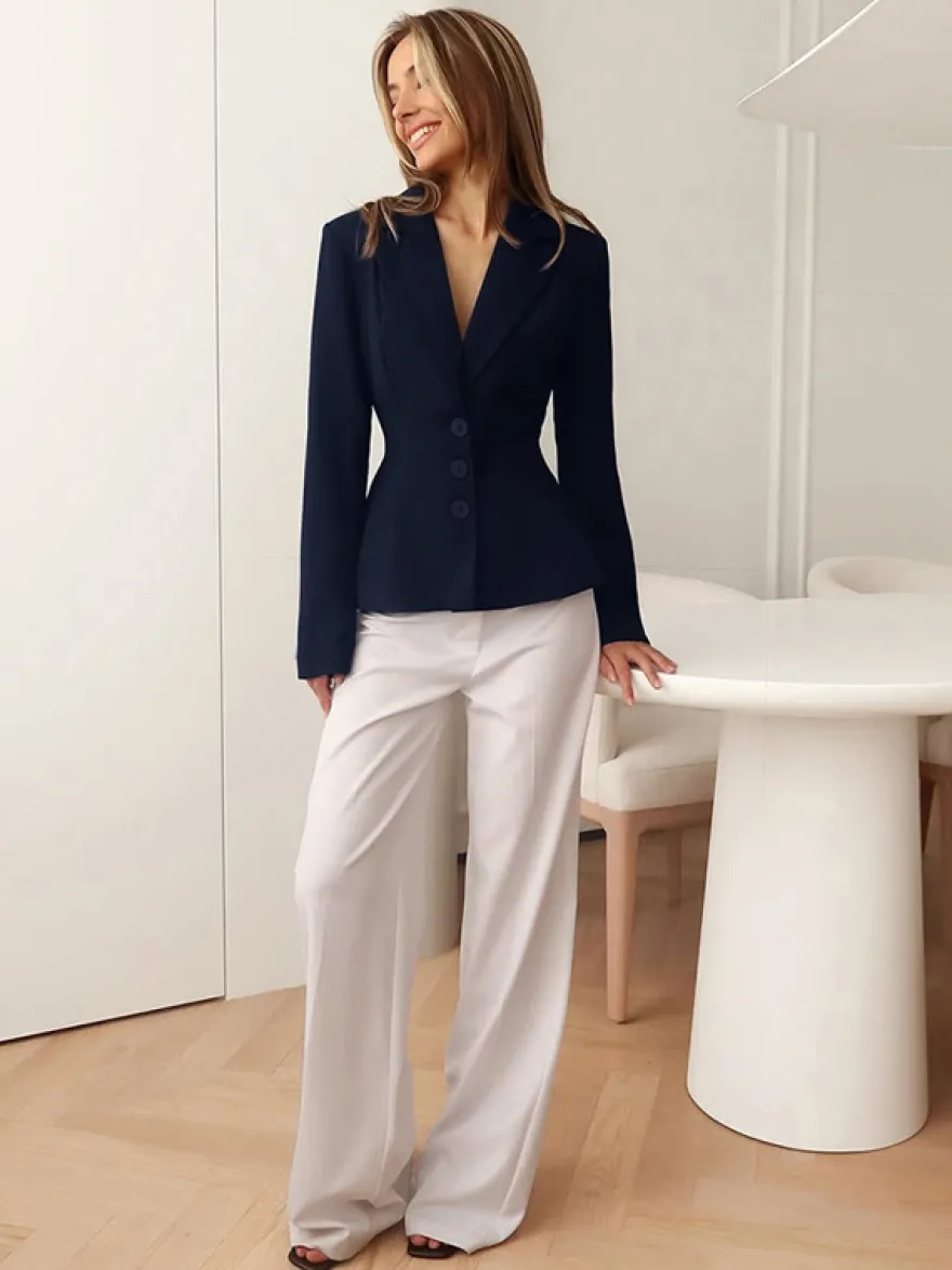 Blazer femme taille cintrée - Veste élégante à col cranté et coupe slim - Tenues professionnelles printemps 2026 au luxe discret