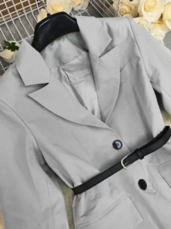 Blazer long à ceinture et revers croisés pour femme tailleur-pantalon gris