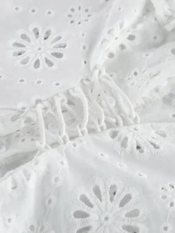 Blouse blanche à lacets pour femme col en V manches courtes en coton chic