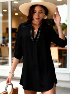 Blouse noire pour femme col en V boutons chics manches courtes découpées