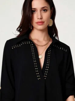 Blouse noire pour femme col en V boutons chics manches courtes découpées