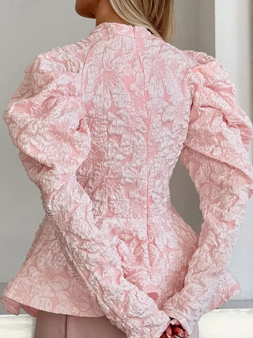 Blouse texturée en jacquard à manches bouffantes col montant taille péplum ourlet évasé