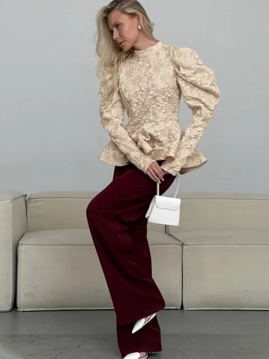 Blouse texturée en jacquard à manches bouffantes col montant taille péplum ourlet évasé