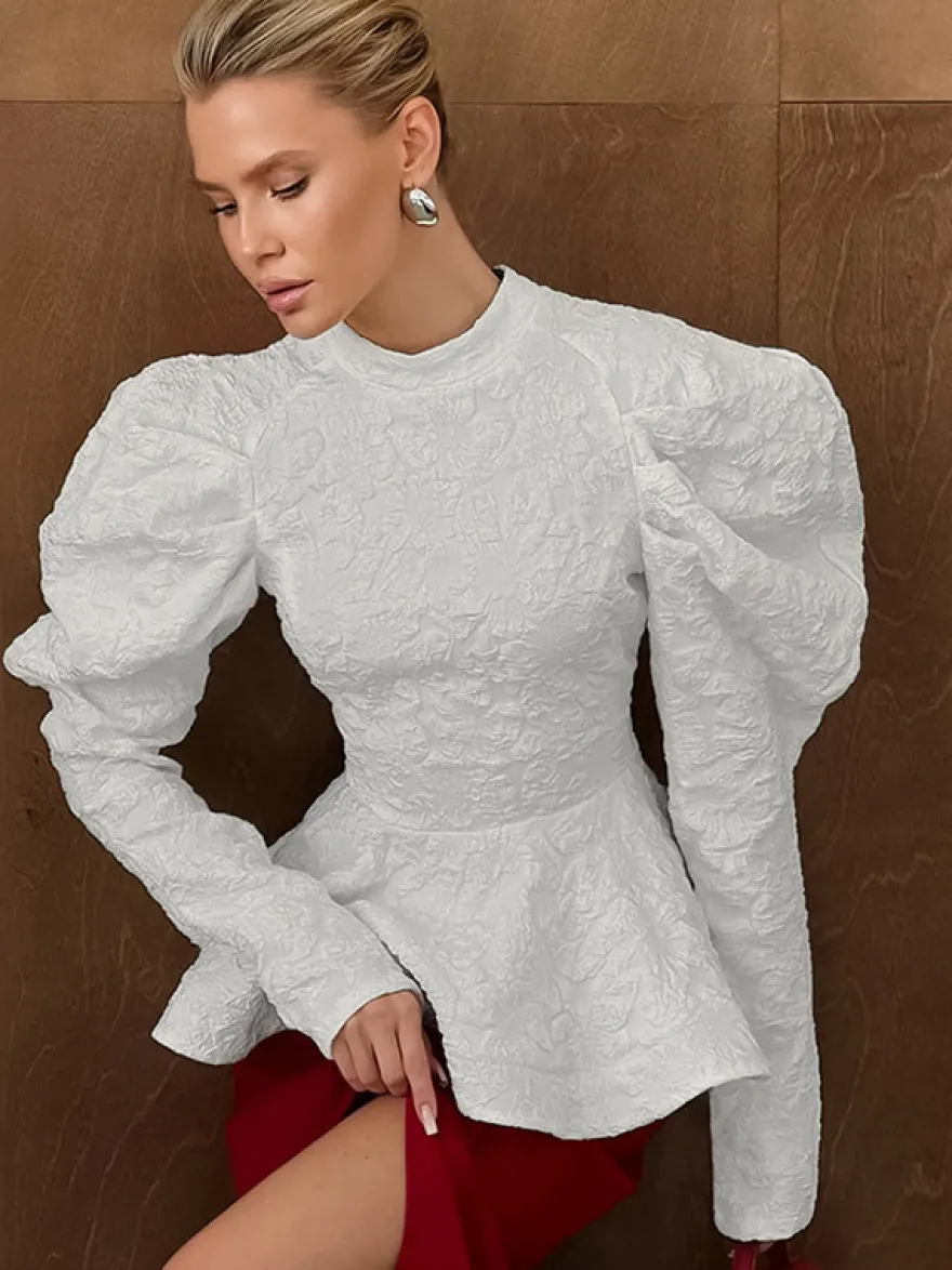 Blouse texturée en jacquard à manches bouffantes col montant taille péplum ourlet évasé