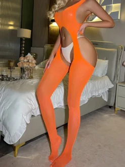 Body en résille transparente décolleté plongeant entrejambe ouvert porte-jarretelles intégrés cuissardes.