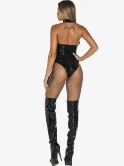 Body en similicuir à bonnets ouverts col montant orné de chaînes effet mouillé sans manches en cuir verni. Lingerie teddy.