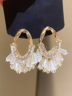 Boucles d'oreilles blanches pour adulte bijoux en cristal pour tous les jours.