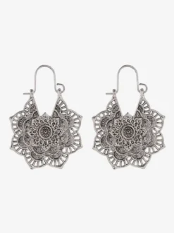 Boucles d'oreilles bohèmes à fleurs creuses pour femmes 2026