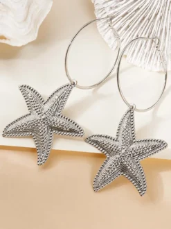 Boucles d'oreilles en métal doré pour adolescentes style européen décontracté. Bijoux du quotidien.