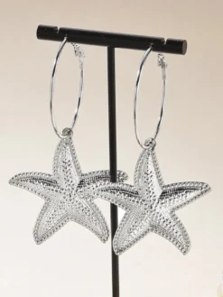 Boucles d'oreilles en métal doré pour adolescentes style européen décontracté. Bijoux du quotidien.