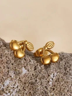 Boucles d'oreilles à tige en forme de cerise dorée pour femme 2026