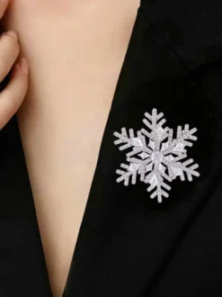 Broche flocon de neige en zircon cubique bicolore épingle de revers d'hiver