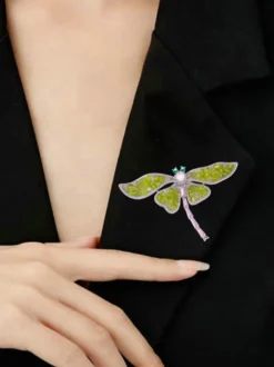 Broche libellule en pierre verte scintillante accessoire élégant pour costume