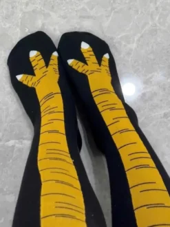 Chaussettes unisexes amusantes à motif pattes de poulet chaussettes de yoga. Taille M : chaussettes mi-mollet ; L : chaussettes hautes.