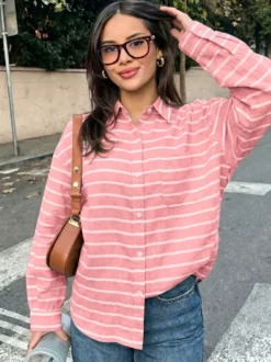 Chemise à rayures horizontales vertes et roses boutonnée col et poche manches longues coupe oversize style décontracté