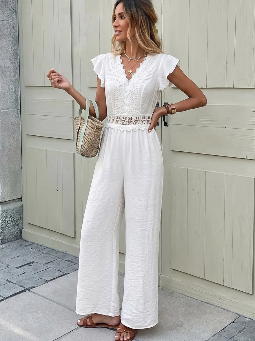 Combinaison bohème blanc cassé texturée col en V manches courtes à volants découpes en dentelle crochetée taille haute jambes larges style playsuit décontracté