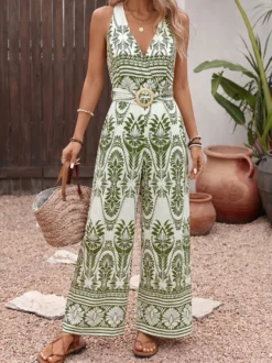 Combinaison dos nu blanche à imprimé bohème vert ceinture à nouer dans le dos avec boucle en bois taille haute jambes larges.