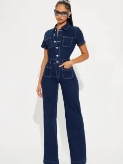 Combinaison en jean à coutures contrastées pour femme - Combinaison rétro bleu foncé délavée à manches courtes et jambes larges - Collection streetwear décontractée printemps 2026