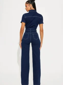 Combinaison en jean à coutures contrastées pour femme - Combinaison rétro bleu foncé délavée à manches courtes et jambes larges - Collection streetwear décontractée printemps 2026