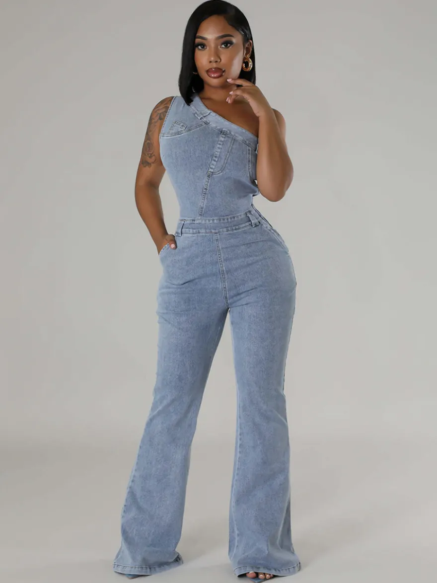 Combinaison en jean délavé asymétrique pour femme - Combinaison moulante sexy évasée bleu clair style années 2000 - Tenue de soirée estivale 2026