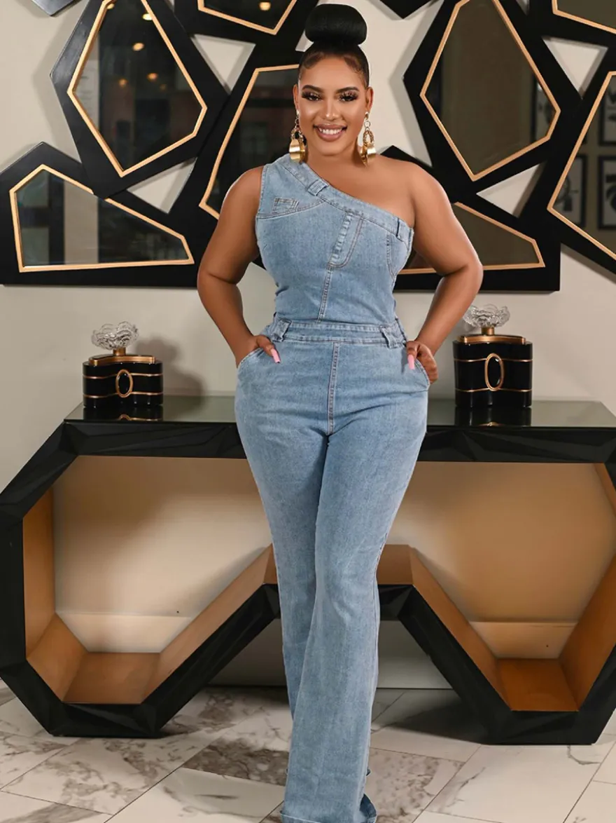 Combinaison en jean délavé asymétrique pour femme - Combinaison moulante sexy évasée bleu clair style années 2000 - Tenue de soirée estivale 2026