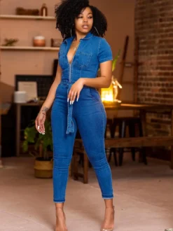 Combinaison en jean à manches courtes pour femme - Combinaison-short en jean bleu décontracté avec fermeture éclair et ceinture coupe skinny - Tenue de soirée quotidienne toutes saisons 2026
