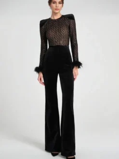 Combinaison en velours à revers en plumes avec épaules rembourrées et manches longues pour femme tenue de soirée formelle de printemps 2026