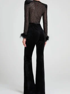 Combinaison en velours à revers en plumes avec épaules rembourrées et manches longues pour femme tenue de soirée formelle de printemps 2026