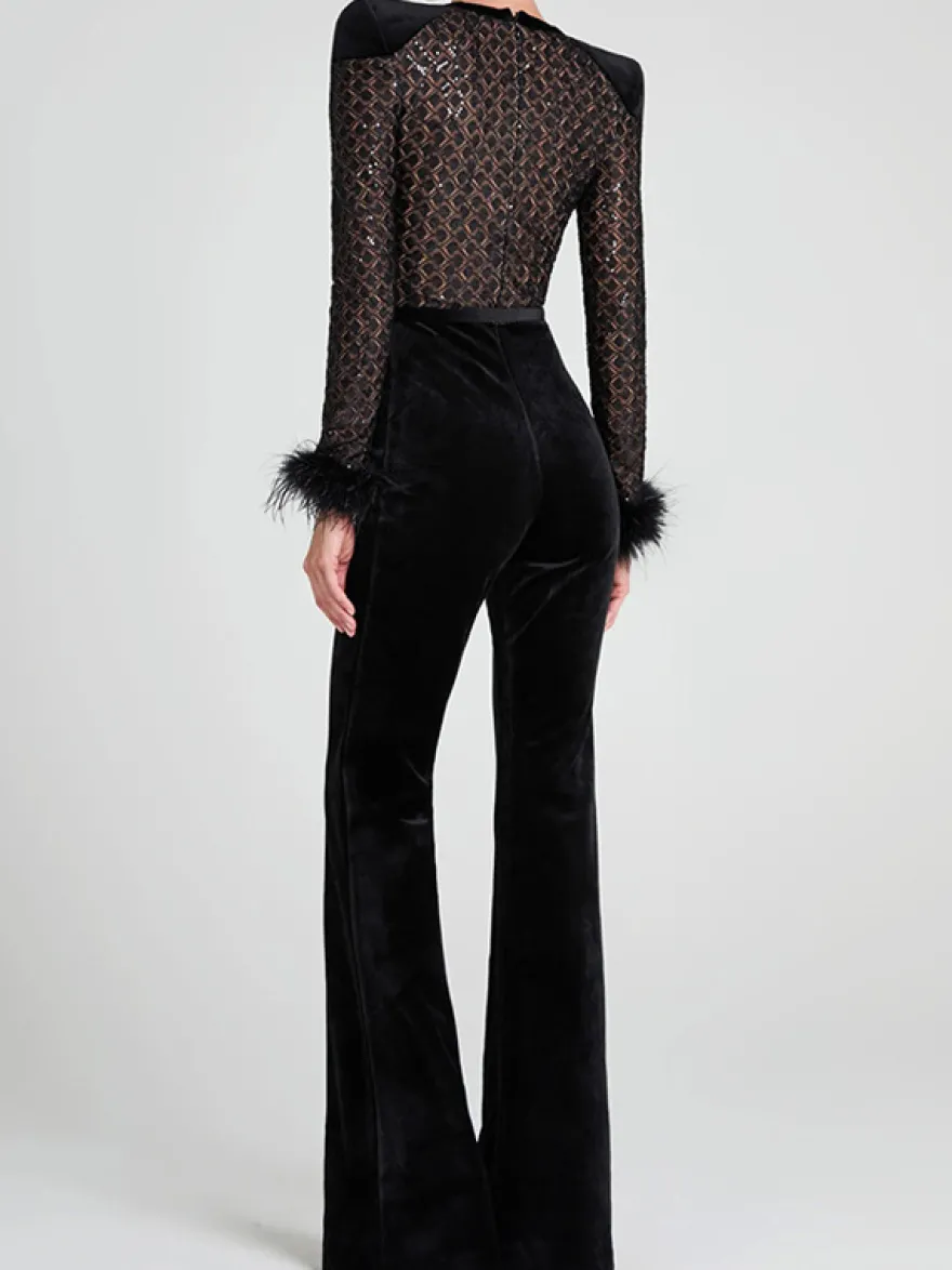 Combinaison en velours à revers en plumes avec épaules rembourrées et manches longues pour femme tenue de soirée formelle de printemps 2026
