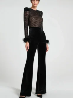 Combinaison en velours à revers en plumes avec épaules rembourrées et manches longues pour femme tenue de soirée formelle de printemps 2026