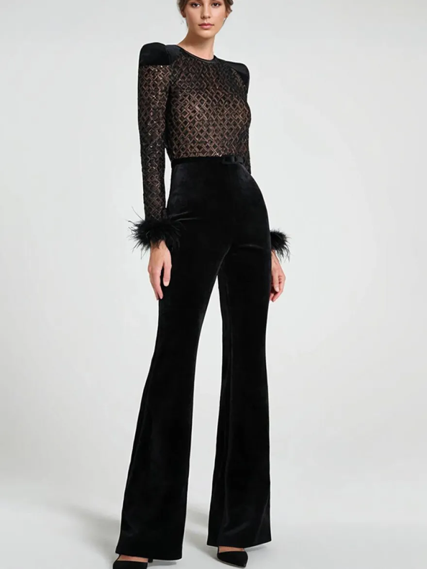 Combinaison en velours à revers en plumes avec épaules rembourrées et manches longues pour femme tenue de soirée formelle de printemps 2026