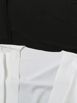 Combinaison moulante décontractée à manches courtes et décolleté plongeant style clubwear avec fronces sur le devant et coupe ajustée.