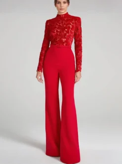 Combinaison rouge avec haut en dentelle col haut manches longues jambe évasée tenue de soirée semi-formelle pour femmes 2026