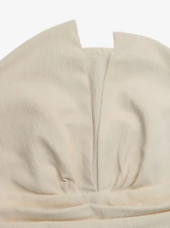 Combinaison-short beige sans bretelles à col cranté et dos smocké pour femme style décontracté d'été