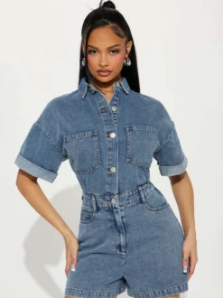 Combinaison-short en jean bleu foncé à col rabattu et manches courtes