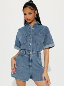 Combinaison-short en jean bleu foncé à col rabattu et manches courtes