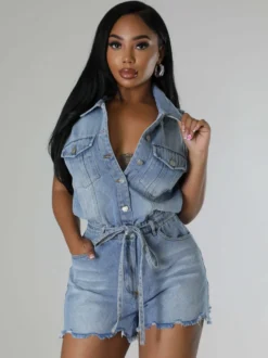 Combinaison short en jean sans manches pour femme - Short une pièce bleu clair délavé à taille nouée - Tenue de club été 2026