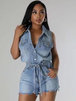 Combinaison short en jean sans manches pour femme - Short une pièce bleu clair délavé à taille nouée - Tenue de club été 2026