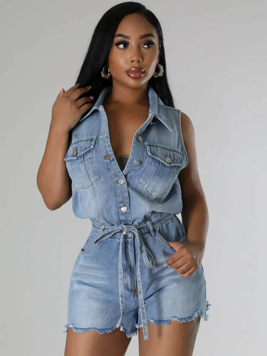 Combinaison short en jean sans manches pour femme - Short une pièce bleu clair délavé à taille nouée - Tenue de club été 2026