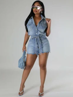 Combinaison short en jean sans manches pour femme - Short une pièce bleu clair délavé à taille nouée - Tenue de club été 2026