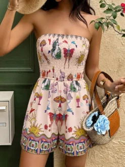 Combinaison short sans bretelles à imprimé bohème et floral idéale pour l'été à la plage.