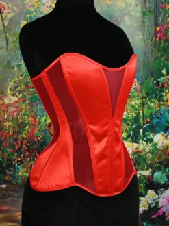 Corset bustier en satin à décolleté cœur empiècements en résille laçage au dos style vintage sculptant la taille