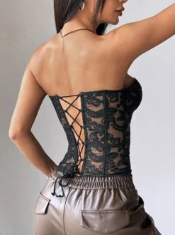 Corset jaune chic sans bretelles coupe ajustée à lacets et broderies