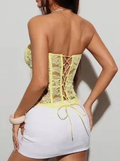 Corset jaune chic sans bretelles coupe ajustée à lacets et broderies